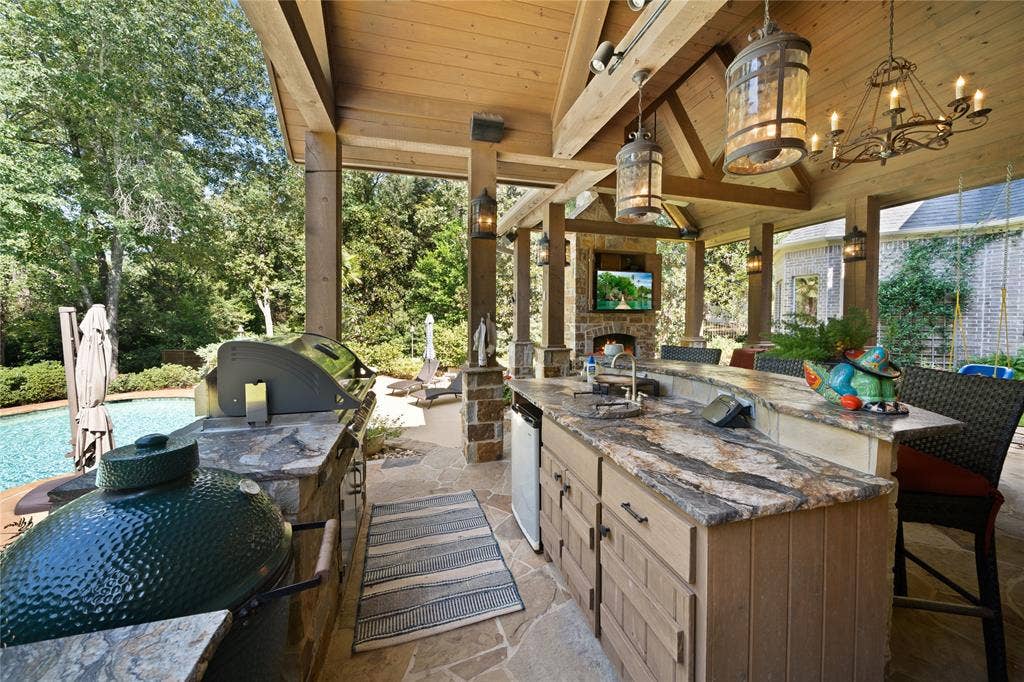 1950 Stonehill Drive, Tyler, TX 75703 1950 Stonehill Drive, Tyler, TX 75703