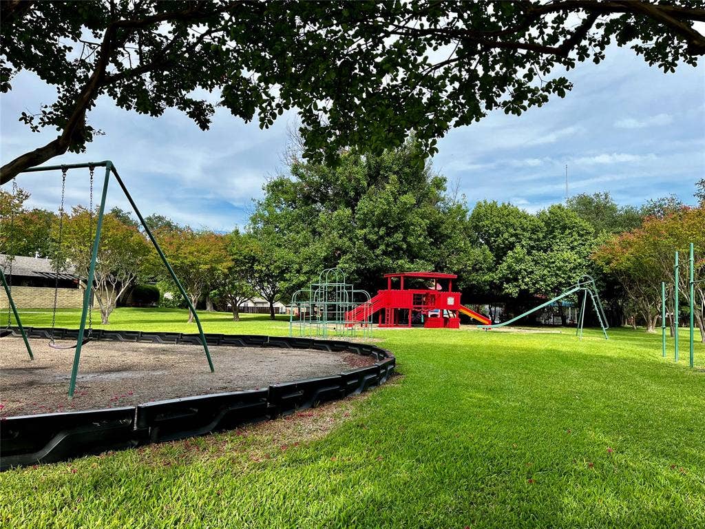 15531 Mosscove Circle, Dallas, TX 75248 HOA Community Playground