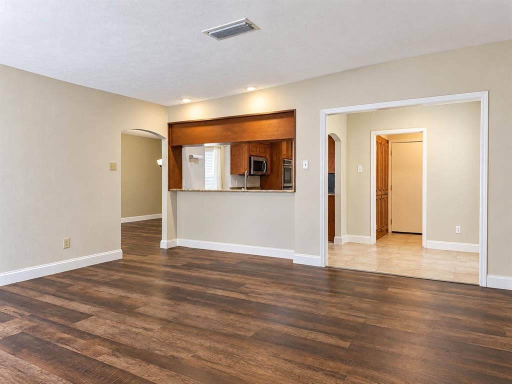 15531 Mosscove Circle, Dallas, TX 75248 Living to Kitchen & Breakfast Room