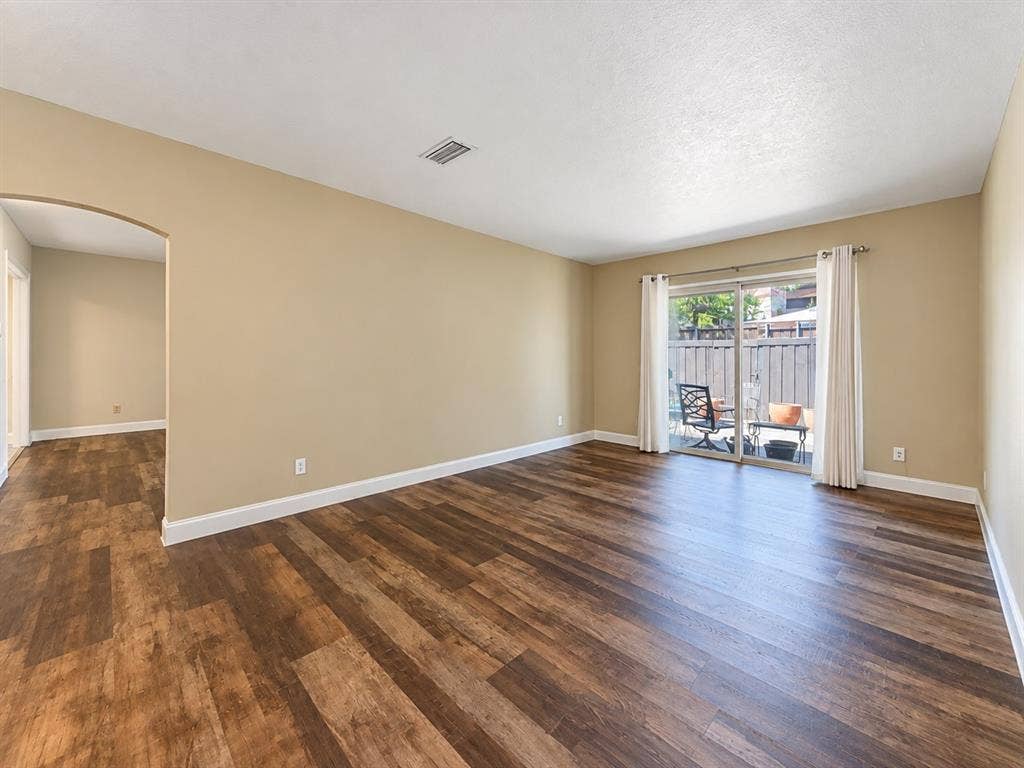 15531 Mosscove Circle, Dallas, TX 75248 Living 2
