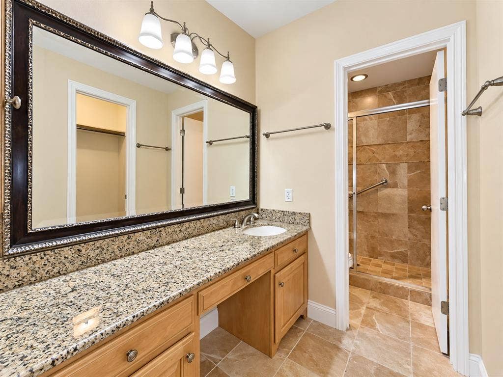 15531 Mosscove Circle, Dallas, TX 75248 Primary Bath
