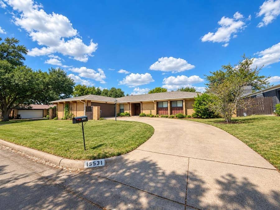 Property photo for 15531 Mosscove Circle, Dallas, TX