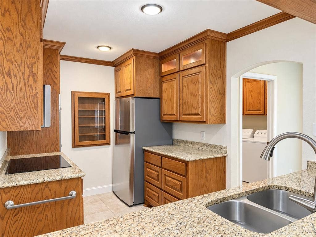 15531 Mosscove Circle, Dallas, TX 75248 Kitchen