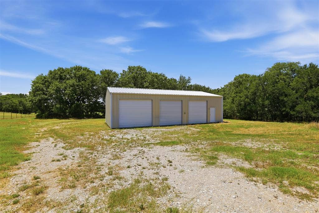 4298 Knob Road, Springtown, TX 76082 4298 Knob Road, Springtown, TX 76082