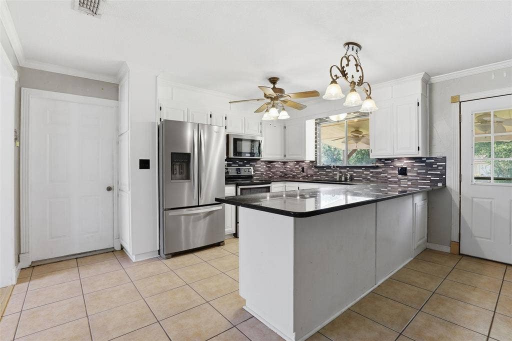 4298 Knob Road, Springtown, TX 76082 4298 Knob Road, Springtown, TX 76082