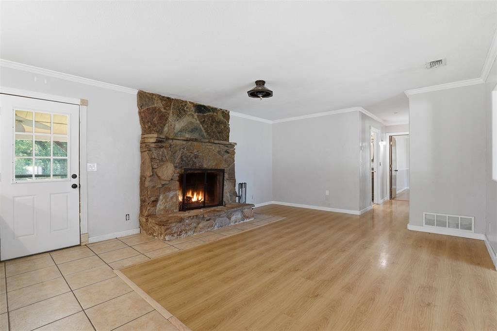 4298 Knob Road, Springtown, TX 76082 4298 Knob Road, Springtown, TX 76082