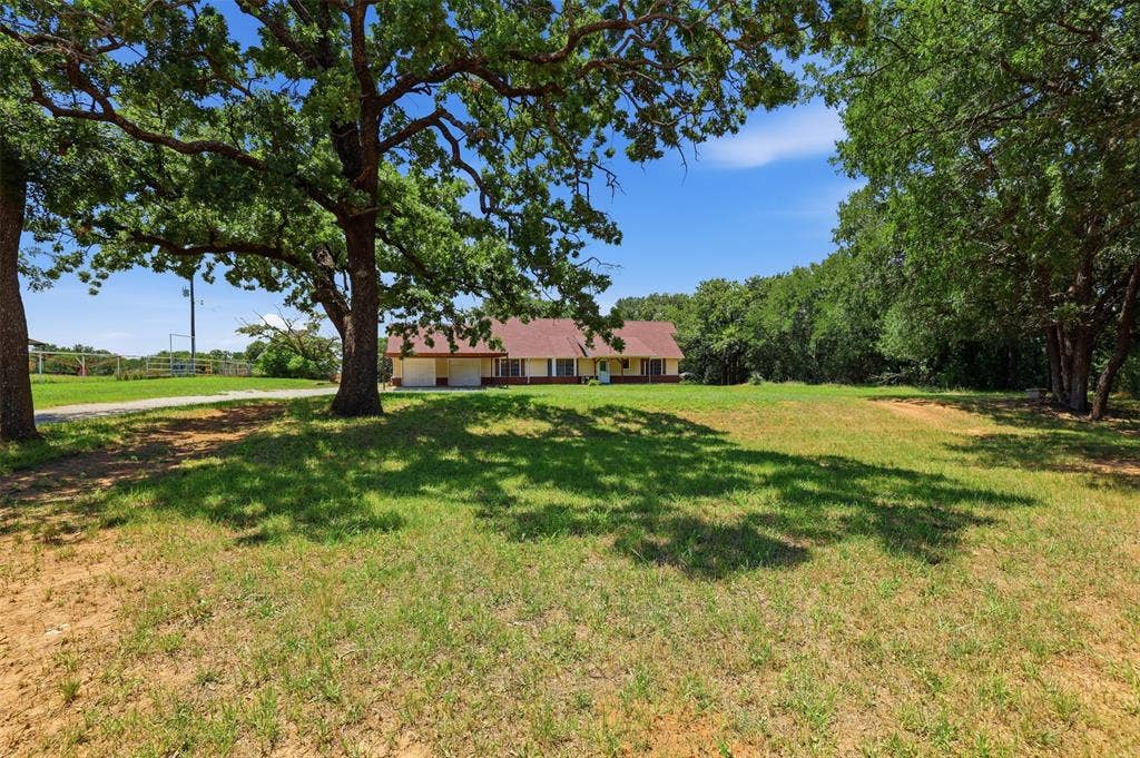 4298 Knob Road, Springtown, TX 76082 4298 Knob Road, Springtown, TX 76082