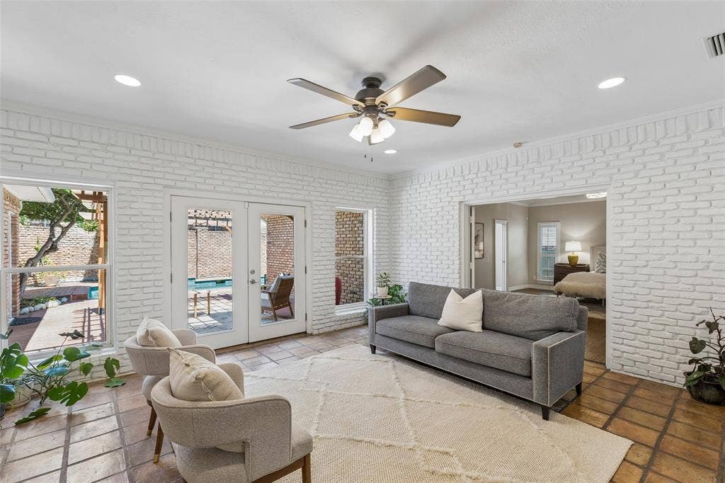 9631 Hilldale Drive, Dallas, TX 75231 9631 Hilldale Drive, Dallas, TX 75231