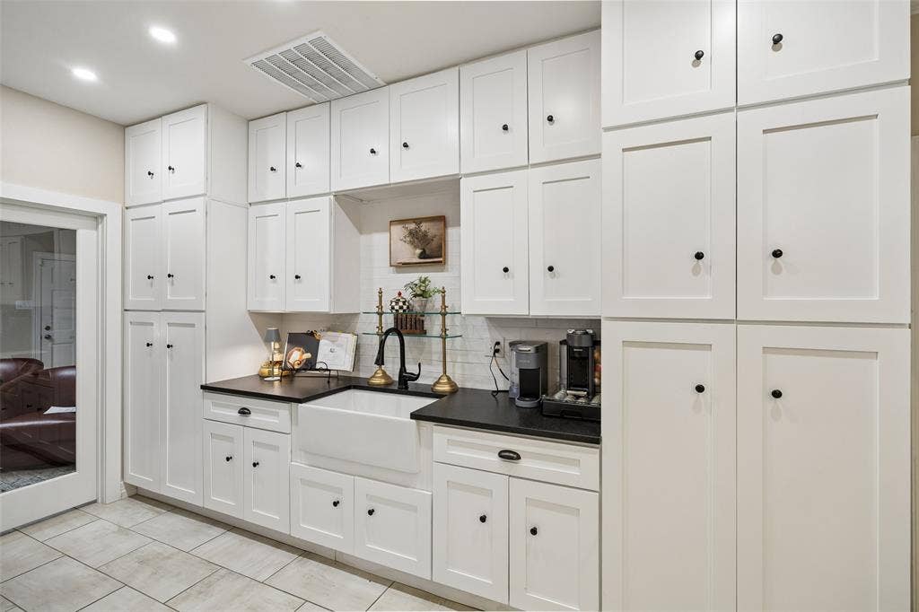 9631 Hilldale Drive, Dallas, TX 75231 9631 Hilldale Drive, Dallas, TX 75231