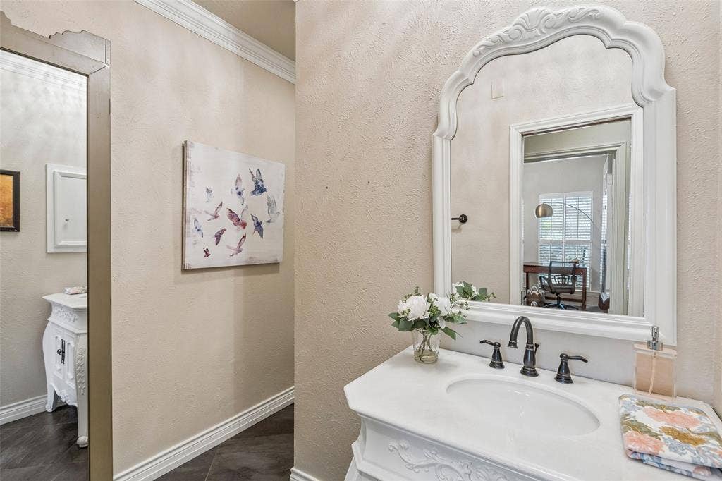 9631 Hilldale Drive, Dallas, TX 75231 9631 Hilldale Drive, Dallas, TX 75231
