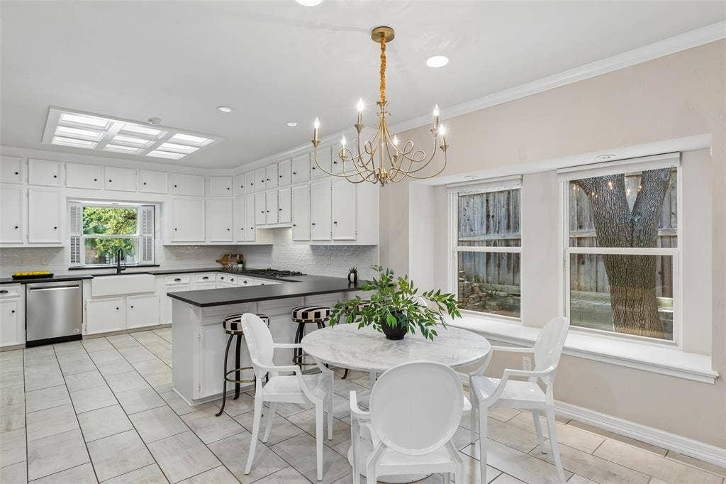 9631 Hilldale Drive, Dallas, TX 75231 9631 Hilldale Drive, Dallas, TX 75231