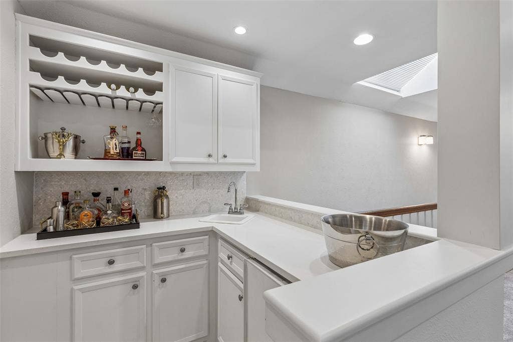 9631 Hilldale Drive, Dallas, TX 75231 9631 Hilldale Drive, Dallas, TX 75231