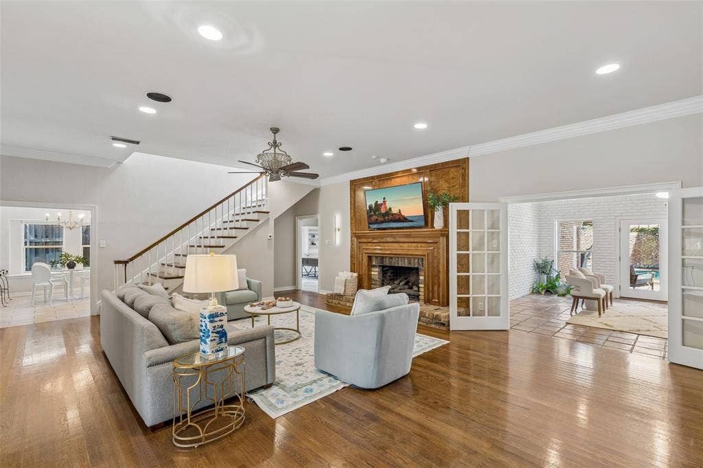 9631 Hilldale Drive, Dallas, TX 75231 9631 Hilldale Drive, Dallas, TX 75231