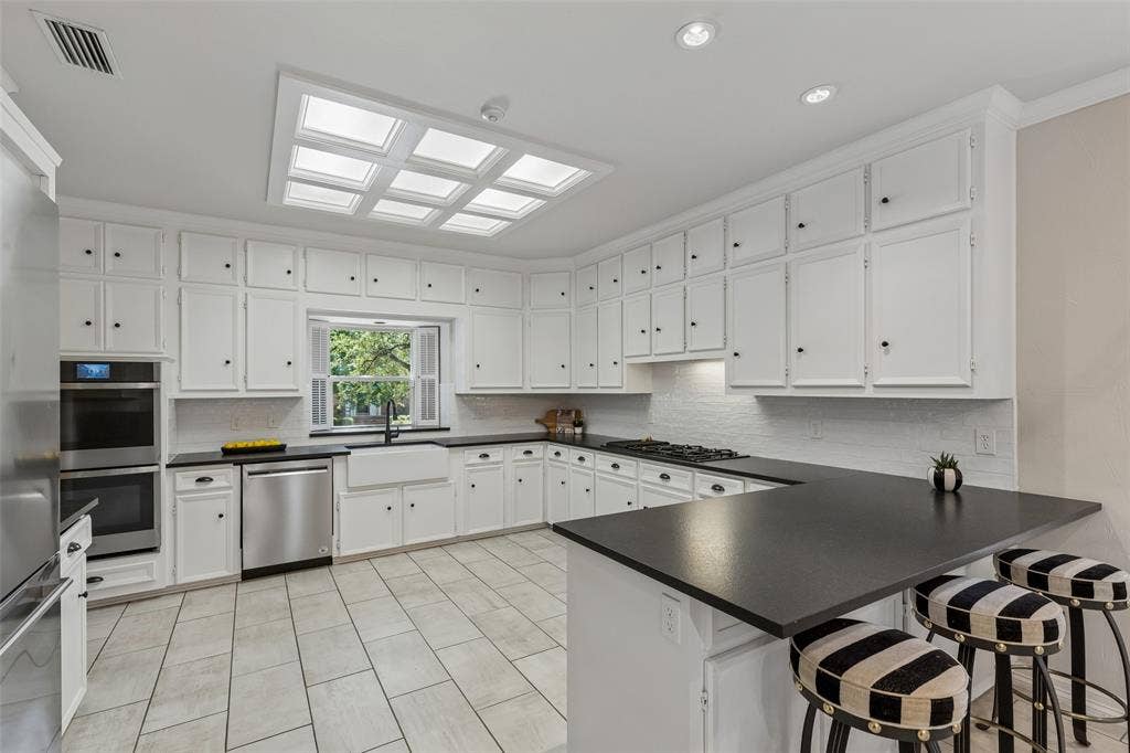 9631 Hilldale Drive, Dallas, TX 75231 9631 Hilldale Drive, Dallas, TX 75231