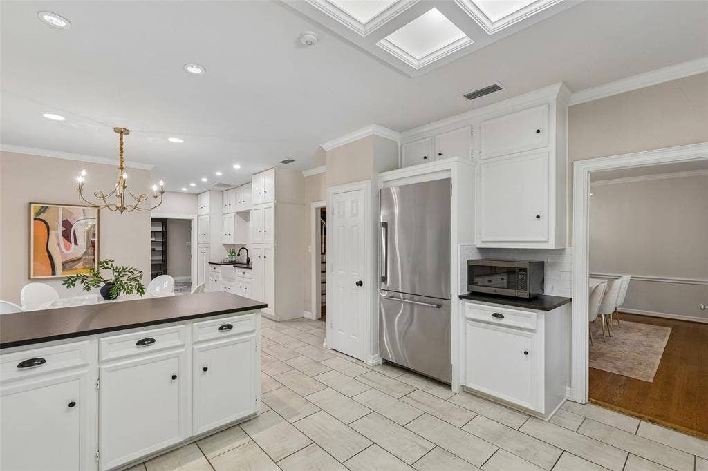 9631 Hilldale Drive, Dallas, TX 75231 9631 Hilldale Drive, Dallas, TX 75231
