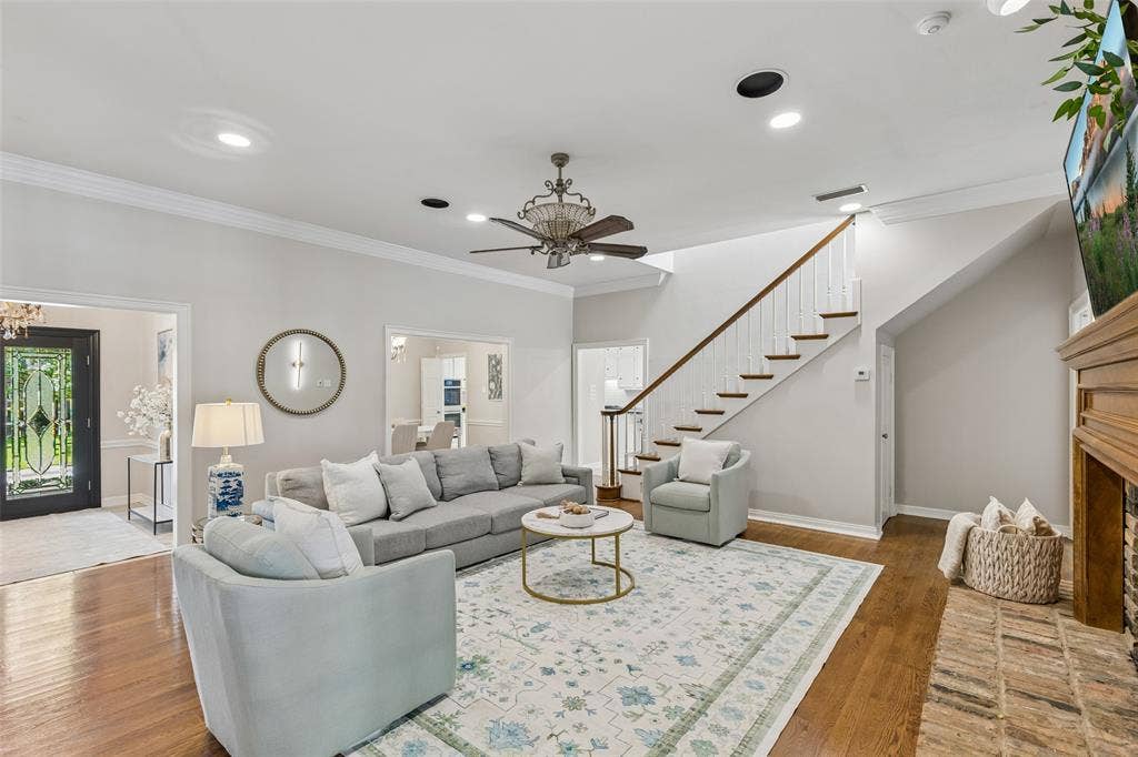 9631 Hilldale Drive, Dallas, TX 75231 9631 Hilldale Drive, Dallas, TX 75231