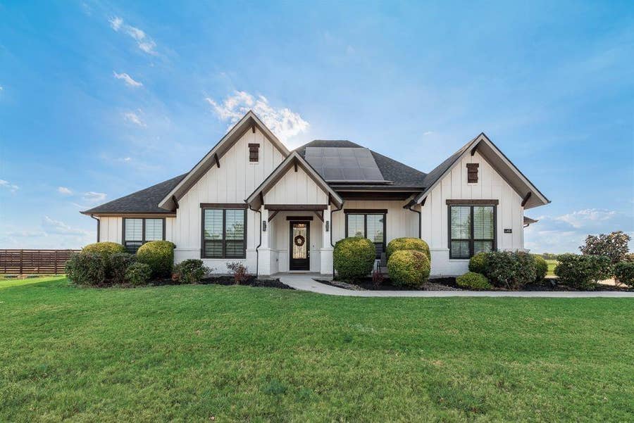 Property photo for 481 Ike Road, Waxahachie, TX
