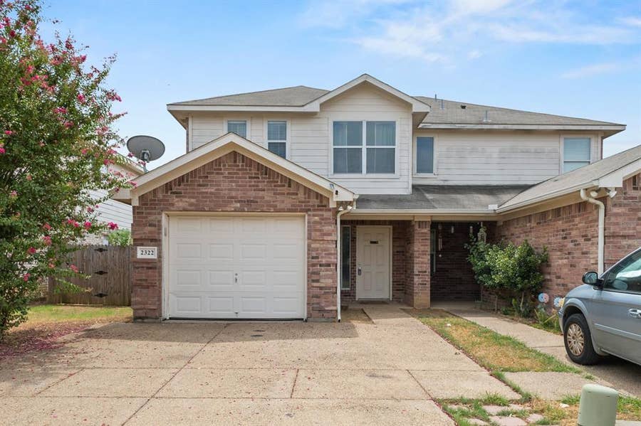 Property photo for 2322 Kingsway Drive, Arlington, TX