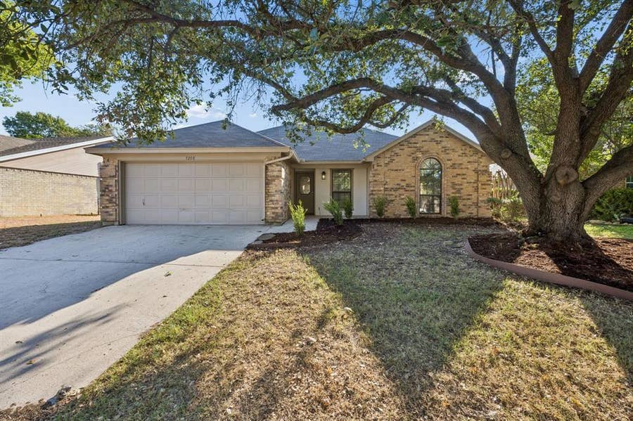Property photo for 7208 Meadowbrook Drive, Watauga, TX
