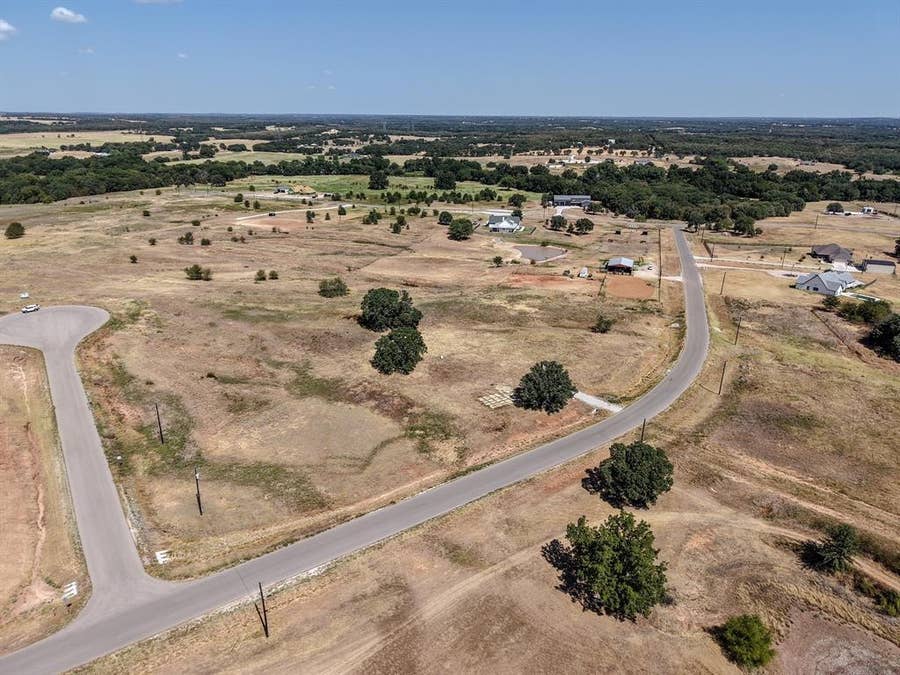 Property photo for 104 Foxtrot Court, Alvord, TX