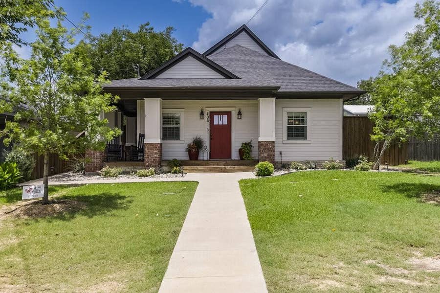 Property photo for 406 Commerce Street, Maypearl, TX