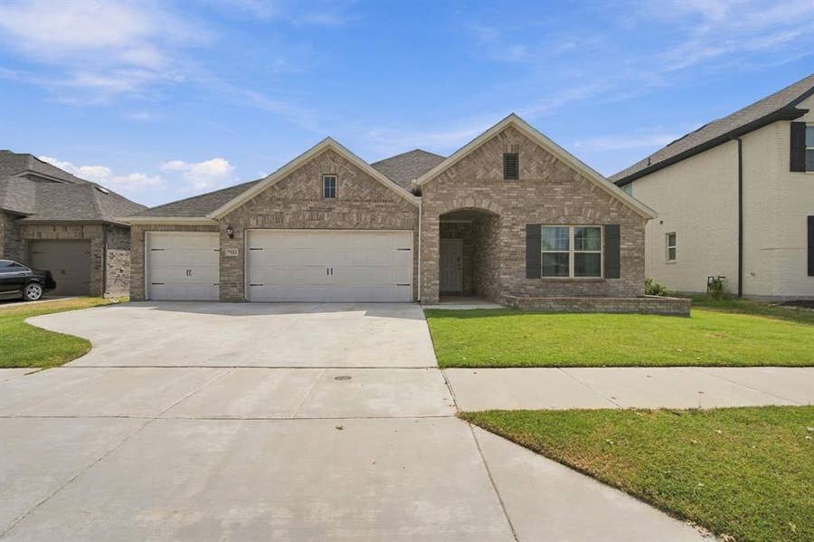 Property photo for 7122 Prairieside Trail, Venus, TX