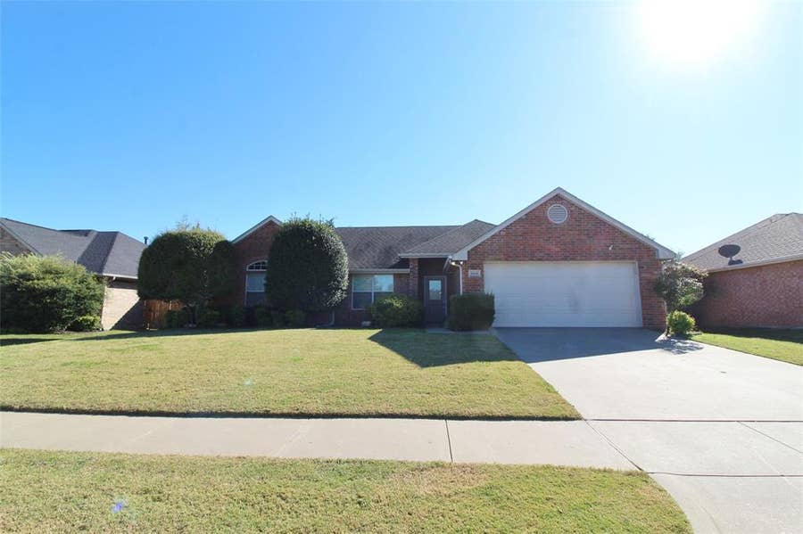 Property photo for 6218 Bentwood Drive, Midlothian, TX