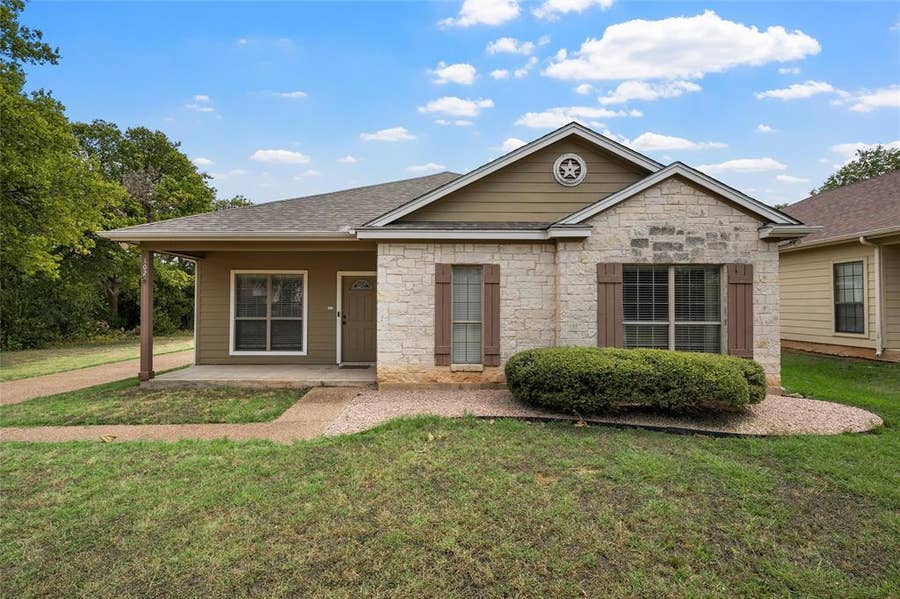 Property photo for 102 Garden Drive, Waco, TX