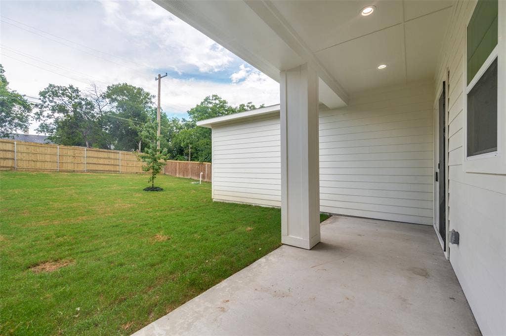 1511 Morrell Avenue, Dallas, TX 75203 Covered concrete patio with recessed lighting