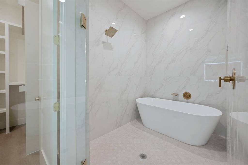 1511 Morrell Avenue, Dallas, TX 75203 Freestanding soaking tub, large format tile shower surround, and gold-finish fixtures