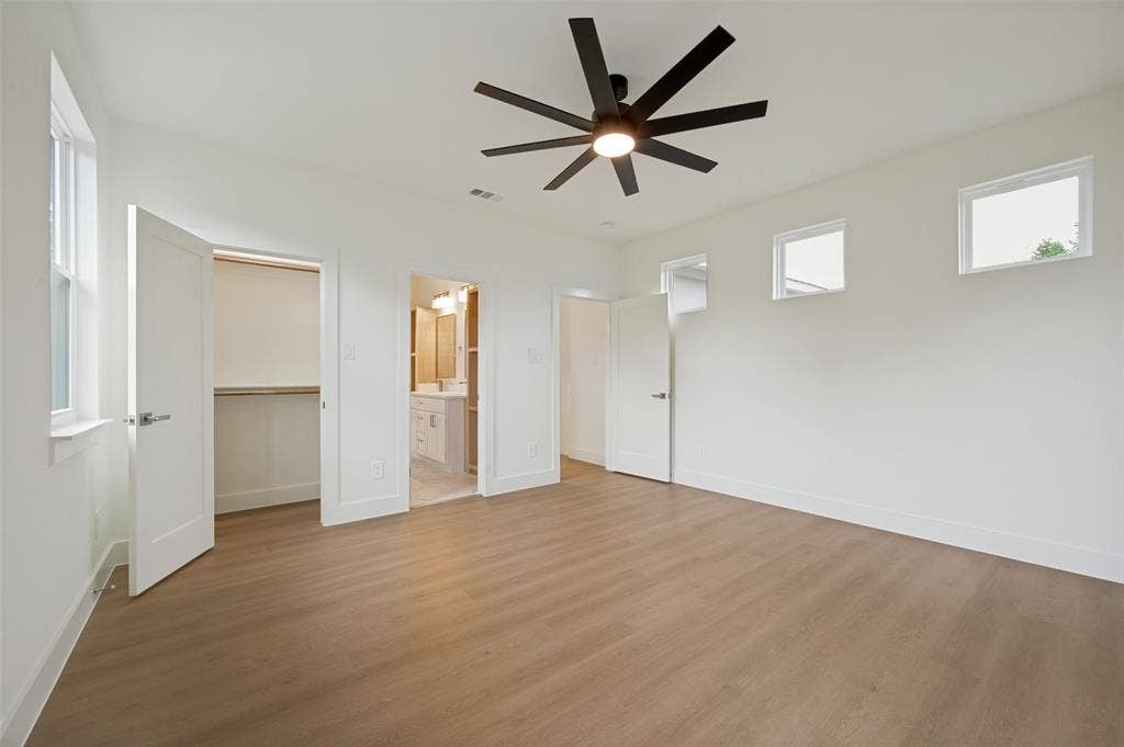 1511 Morrell Avenue, Dallas, TX 75203 Spacious room featuring wood-finish flooring, a modern ceiling fan, recessed lighting, and multiple windows