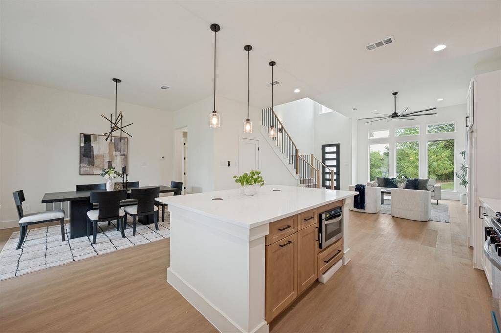 1511 Morrell Avenue, Dallas, TX 75203 Spacious open-concept living area with wood-finish flooring