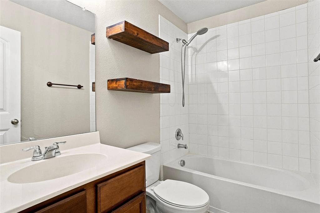 1060 Sadie Street, Forney, TX 75126 1060 Sadie Street, Forney, TX 75126