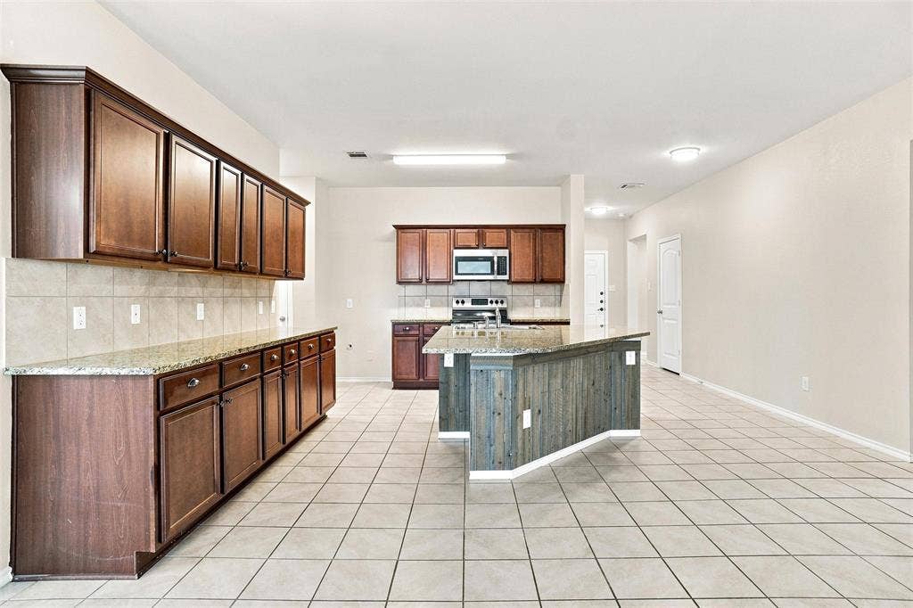 1060 Sadie Street, Forney, TX 75126 1060 Sadie Street, Forney, TX 75126