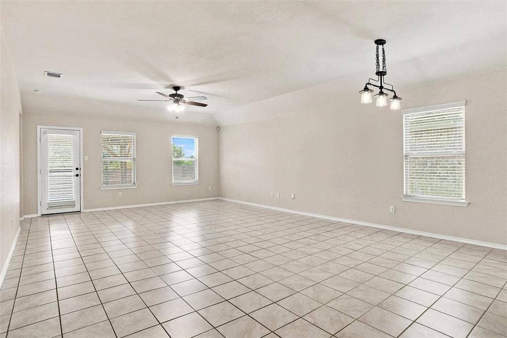 1060 Sadie Street, Forney, TX 75126 1060 Sadie Street, Forney, TX 75126