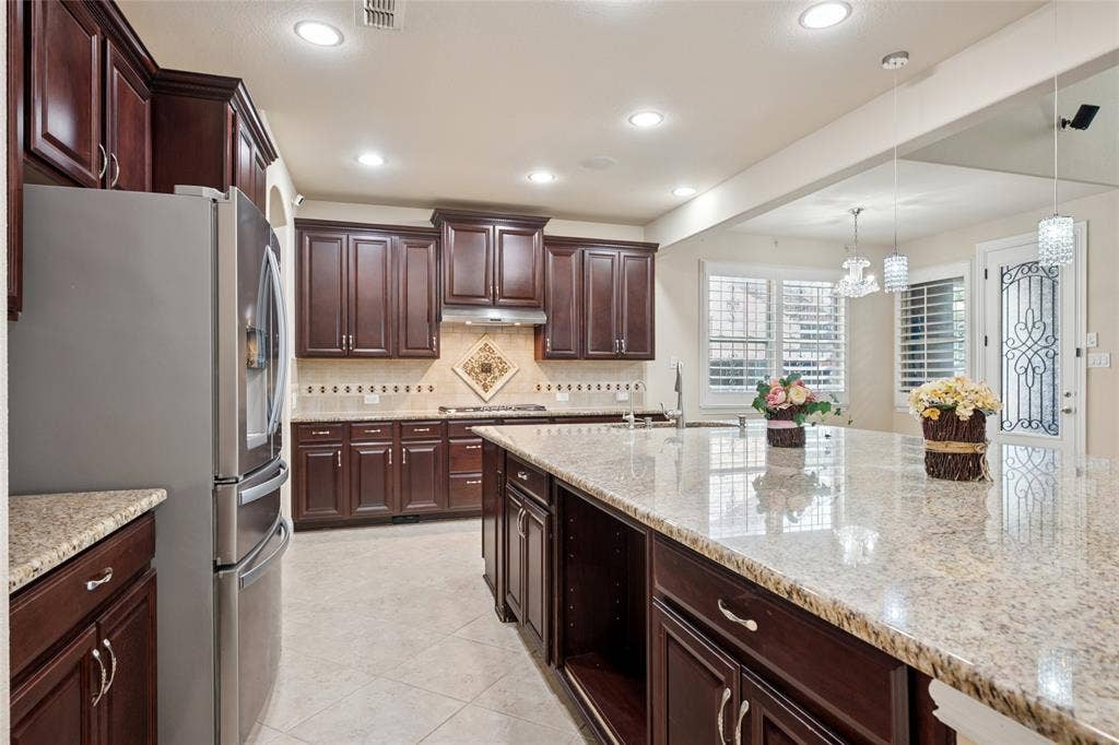 7211 Beranger Drive, Irving, TX 75063 7211 Beranger Drive, Irving, TX 75063