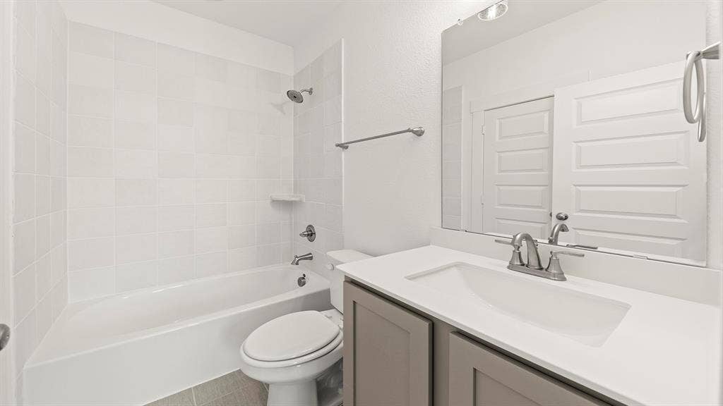 727 Clear Air Way, Lavon, TX 75166 Olive Bath 2