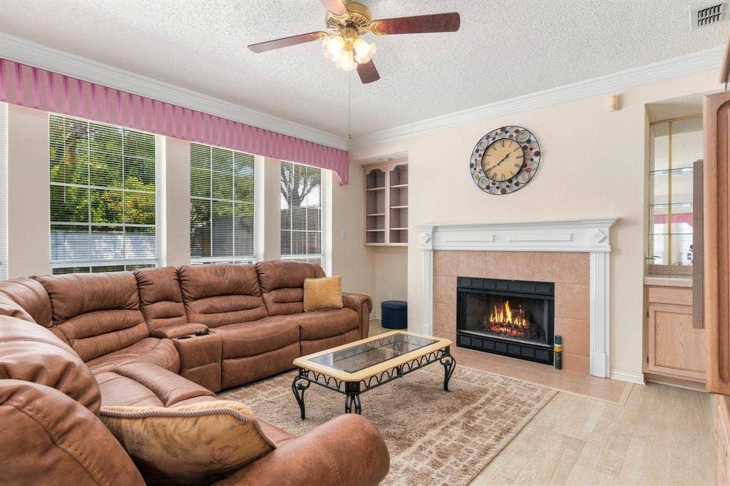 534 Winston Street, Grand Prairie, TX 75052 534 Winston Street, Grand Prairie, TX 75052