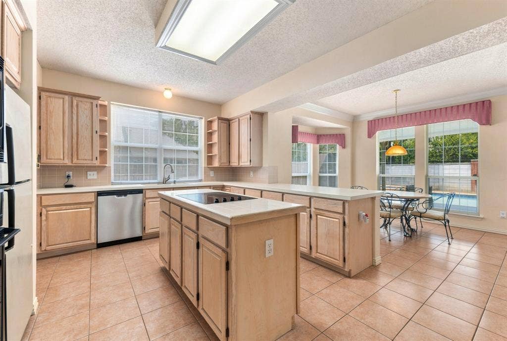 534 Winston Street, Grand Prairie, TX 75052 534 Winston Street, Grand Prairie, TX 75052