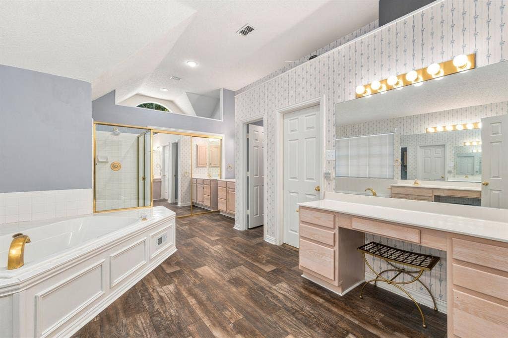 534 Winston Street, Grand Prairie, TX 75052 534 Winston Street, Grand Prairie, TX 75052