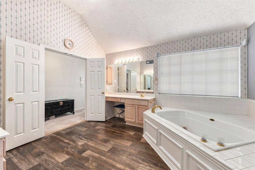 534 Winston Street, Grand Prairie, TX 75052 534 Winston Street, Grand Prairie, TX 75052