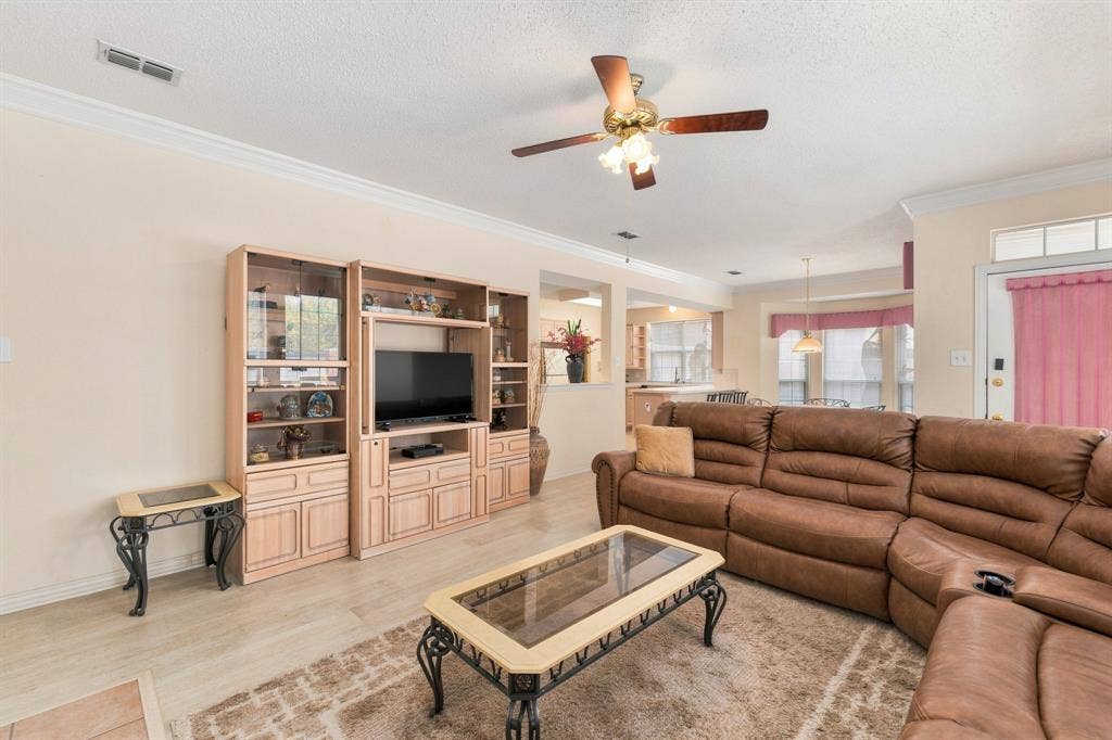 534 Winston Street, Grand Prairie, TX 75052 534 Winston Street, Grand Prairie, TX 75052