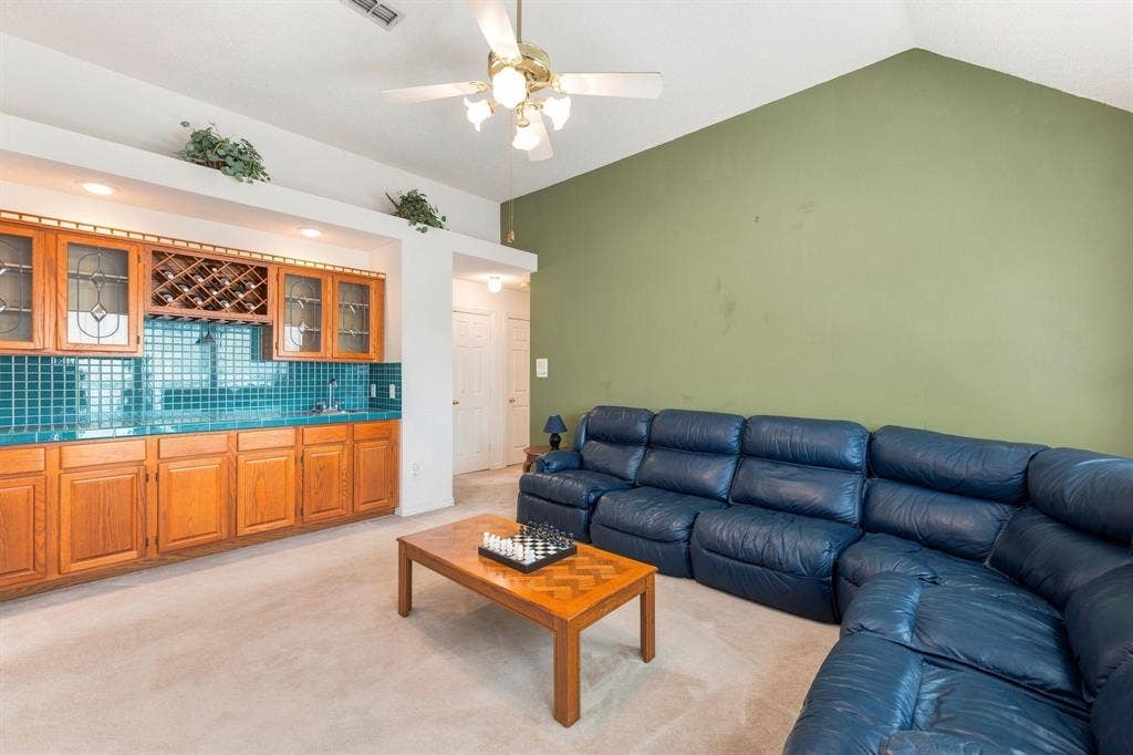 534 Winston Street, Grand Prairie, TX 75052 534 Winston Street, Grand Prairie, TX 75052