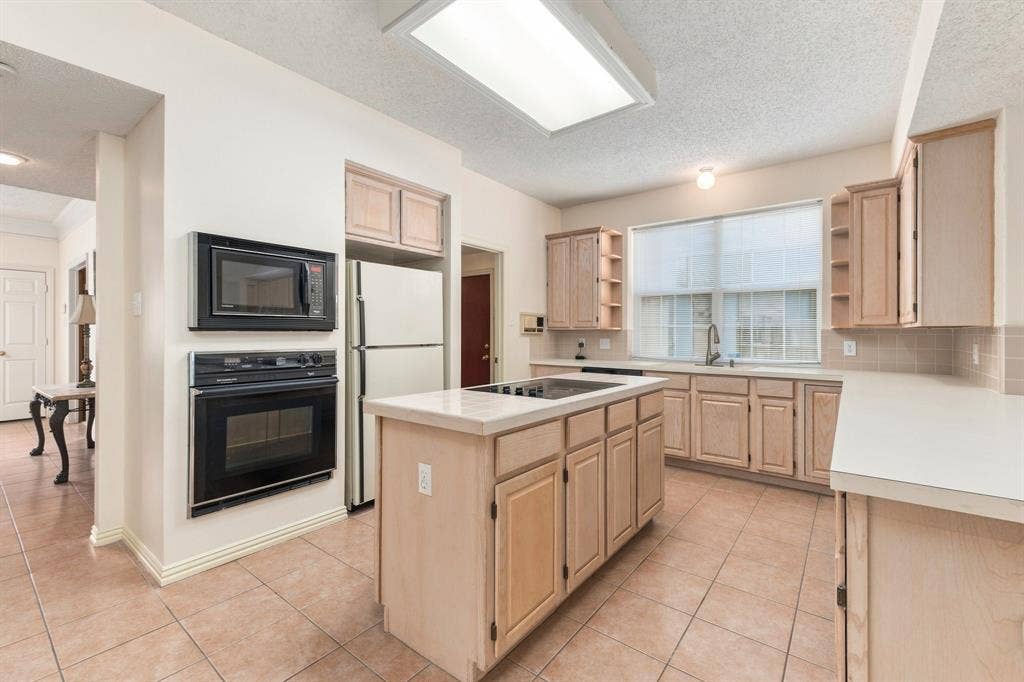 534 Winston Street, Grand Prairie, TX 75052 534 Winston Street, Grand Prairie, TX 75052
