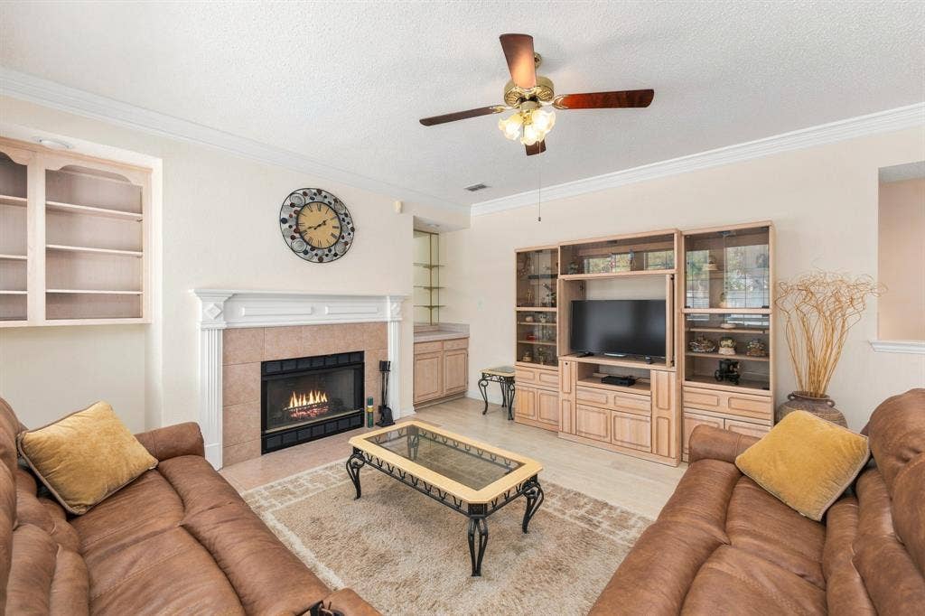 534 Winston Street, Grand Prairie, TX 75052 534 Winston Street, Grand Prairie, TX 75052