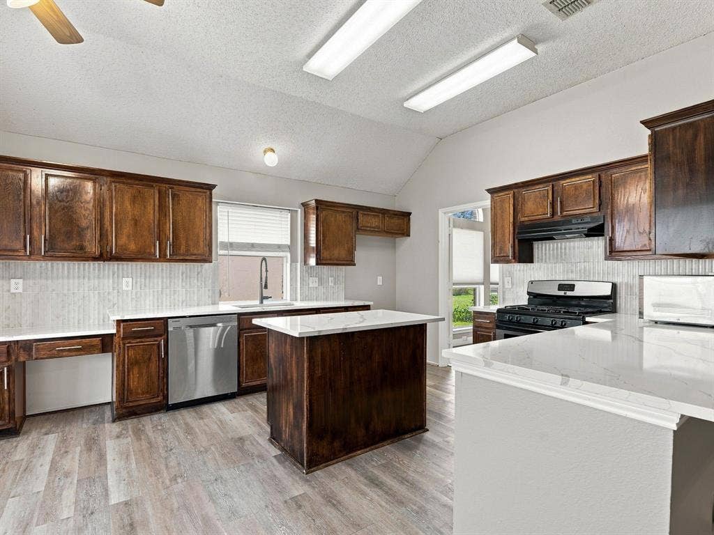 8201 Pacific Street, Frisco, TX 75035 8201 Pacific Street, Frisco, TX 75035