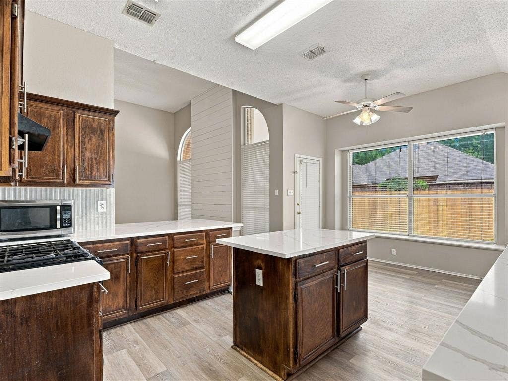 8201 Pacific Street, Frisco, TX 75035 8201 Pacific Street, Frisco, TX 75035