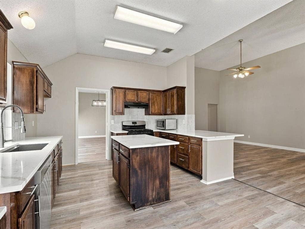 8201 Pacific Street, Frisco, TX 75035 8201 Pacific Street, Frisco, TX 75035