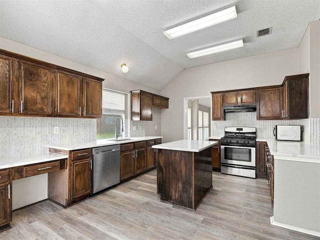 8201 Pacific Street, Frisco, TX 75035 8201 Pacific Street, Frisco, TX 75035
