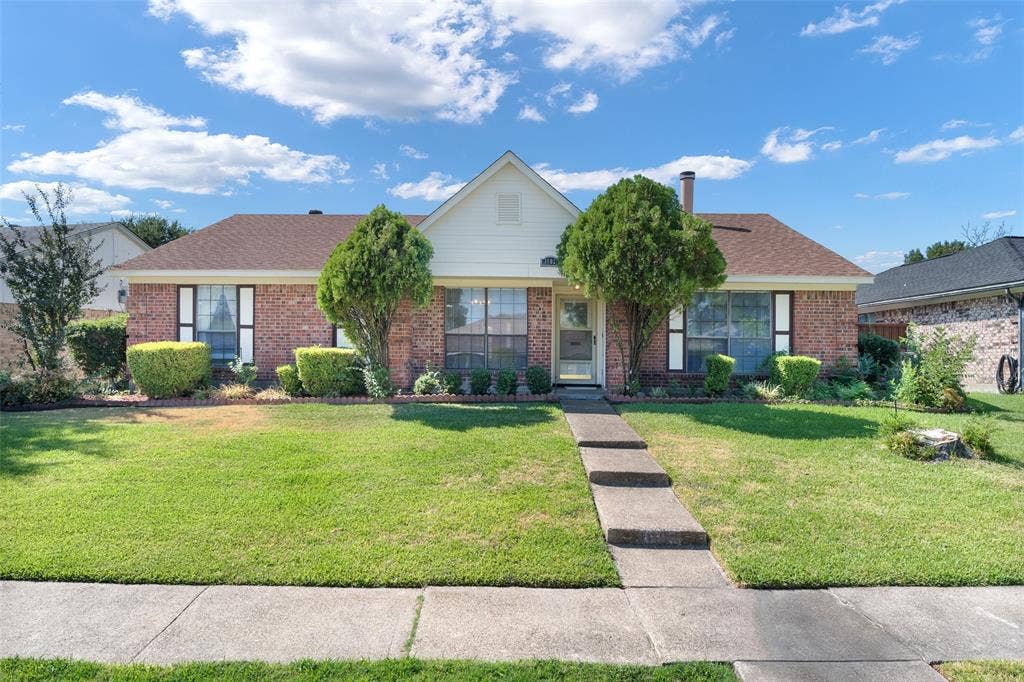 1002 Courtney Drive, Mesquite, TX 75150 Welcome home to this wonderful home.